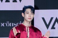 VAV 로우 ‘깜직한 컴백 손인사~’ [포토]