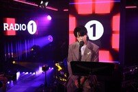 BTS 정국, 완벽 라이브→BBC 라디오 1 ‘라이브 라운지’ 물들였다