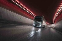 볼보 FH 일렉트릭 ‘2024년 올해의 트럭’ 선정