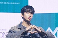 B1A4 공찬, 사랑스러운 손하트~ [DA포토]