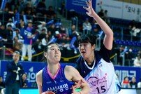 배혜윤 ‘과감한 골밑 돌파’ [포토]