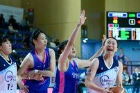 김진영 ‘수비 모두 비켜’ [포토]