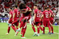 가장 먼저 16강 오른 개최국 카타르, 중국은 또 0-0 무승부