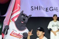 김원훈-랜디 ‘SSG 홍보대사 포스~’ [포토]