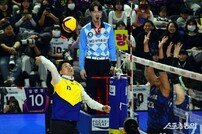강성형 감독, 스파이크 공격을 받아라~ [포토]