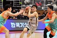 유기상, 빈틈이다 [포토]