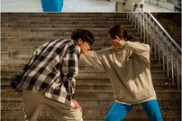 '한밤중 포옹+오열' 박신혜X박형식, 갑자기 로맨스? (닥터슬럼프)
