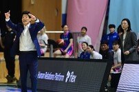 ‘코로나 감염’ 임근배 감독 대신한 하상윤 코치 [포토]