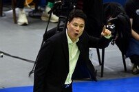 강성형 감독, 경기에 승리하자~ [포토]