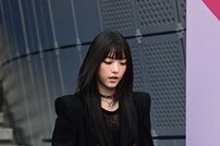 뉴진스 해린, 키보다 큰 롱코트 [포토]