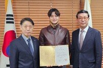 배우 겸 화가 최정우, 한국미술협회 홍보대사 위촉 [공식]