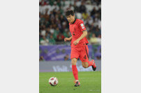 '수비의 핵심' 김민재, 경고 누적으로 '4강전 OUT' 어쩌나