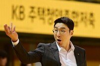 김완수 감독, 교체! [포토]