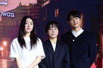 최성은-김희진 감독-송중기, 차분하게 [포토]