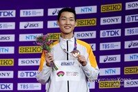 우상혁, 실내 시즌 마치고 귀국…“금메달 목표로 파리올림픽 준비”