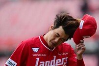 김광현, 터프한 모자 벗기 [포토]