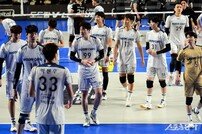고개 숙인 우리카드와 현대건설…V리그 남녀부 정규리그 1위의 향방은 최종전까지!