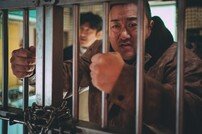 괴물형사 마석도→4세대 빌런 백창기…‘범죄도시4’, 공식 스틸 공개