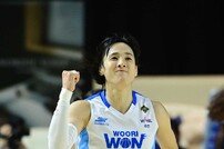 김단비, 물꼬 튼 득점에 주먹 불끈! [포토]