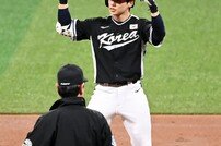 2루타 세리머니하는 김혜성 [포토]