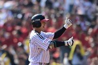 신민재, 류현진 상대 첫 타점 뽑았어 [포토]