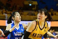 박지수, 김단비 비켜 [포토]