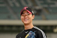 우강훈, LG 유니폼 입고 [포토]