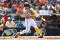 ‘슈퍼 코리안데이’ 김하성 시즌 첫 홈런·이정후 3볼넷, 영웅 출신들의 MLB 정복 시작