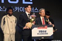 ‘MVP’는 미뤘지만 5개 트로피 휩쓴 이정현, 확실히 인정받았다! [KBL 시상식]