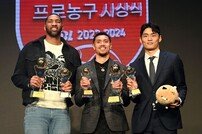 로슨-알바노-유기상, MVP와 신인선수상 [포토]