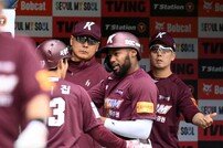 홍원기 감독 ‘도슨 나이스 플레이’ [포토]