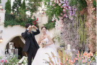 문지인♥김기리, 꽃에 둘러싸인 신혼부부…결혼식 사진 공개