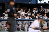 홈런에 신난 KT 더그아웃 [포토]