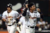이도윤, 만루에서 몸에 맞는 볼로 역전! [포토]