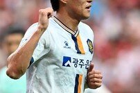 선제골 이건희 ‘주먹 불끈~’ [포토]