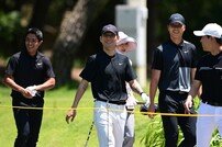 축구인 골프대회 화기애애하게 시작 [포토]