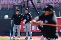 김경문 감독, 취임 후 첫 경기 앞둔 훈련 [포토]