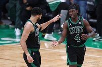 보스턴, 홈에서 2연승 행진 'NBA 최초 18회 우승 눈앞'