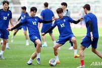 손흥민-김진수, 진지한 볼 빼앗기~