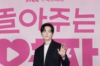권율, 훈훈한 손인사 (놀아주는 여자)[DA포토]