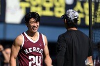 “몸 좋아 보이려 입는 게 아니에요!” 돔 밖으로 나온 ‘민소매’의 영웅들