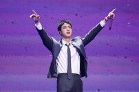 방탄소년단 진, 주간·월간 최다 득표 1위…8월의 베스트 아이돌 (아이돌픽)