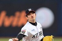 ‘롯데에 초반 고전’ KT 고영표, 충격과 희망 동시에 보여준 복귀전