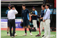 전준호 해설위원 ‘롯데 후배들과 유쾌한 만남~’