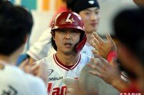 솔로포 최정, 9시즌 연속 20홈런 달성!