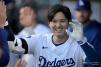 '독주 체제' 오타니, '개인 3번째 X 첫 DH MVP' 직진