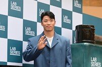 황희찬, 이런 자리는 어색해
