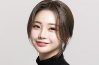 ‘트롯 바비’ 홍지윤, 김연자와 한솥밥 [공식입장]