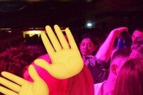 ‘집단 성폭행’ 만기 출소한 정준영, 프랑스 목격담 난리…“바에서 여자 꼬셔”