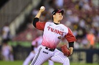 유영찬, 승리 지킨다